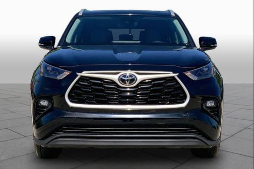 Midnight Black Metallic 2023 Toyota Highlander XLE