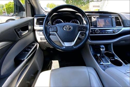 Shoreline Blue Pearl 2019 Toyota Highlander XLE