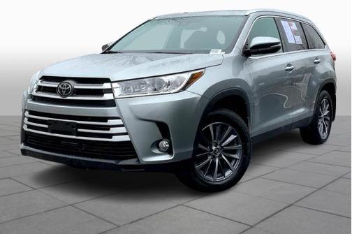 Celestial Silver Metallic 2019 Toyota Highlander XLE