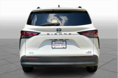 2022 Toyota Sienna XLE 8 Passenger