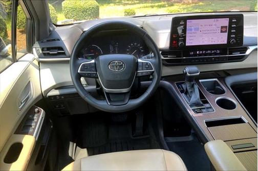 2022 Toyota Sienna XLE 8 Passenger