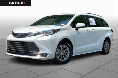 2022 Toyota Sienna XLE 8 Passenger
