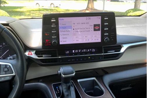 2022 Toyota Sienna XLE 8 Passenger