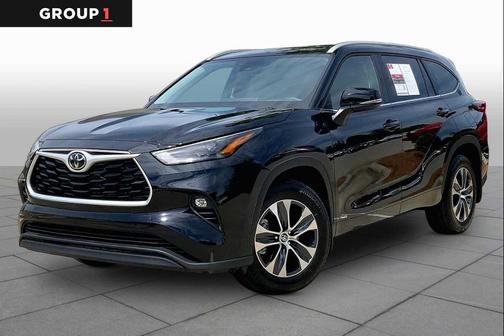 Midnight Black Metallic 2026 Toyota Highlander Hybrid XLE
