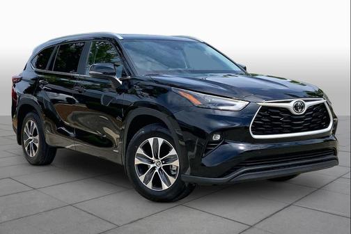 Midnight Black Metallic 2026 Toyota Highlander Hybrid XLE