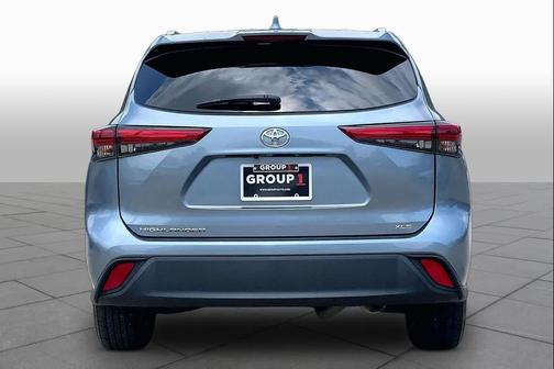 Moon Dust 2022 Toyota Highlander XLE