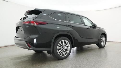 Midnight Black Metallic 2026 Toyota Highlander Hybrid Platinum