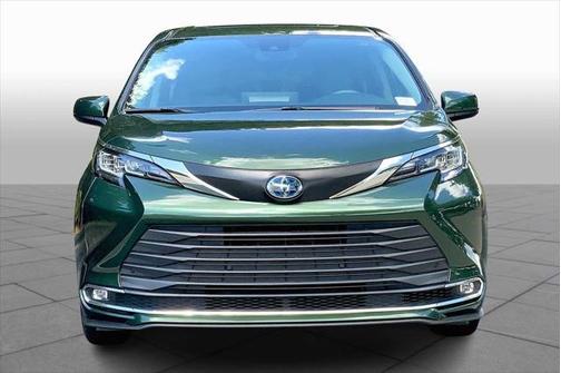 2021 Toyota Sienna XLE 8 Passenger