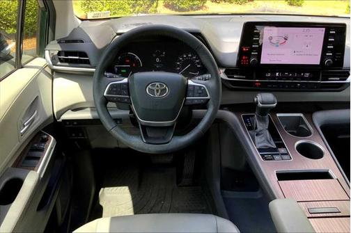 2021 Toyota Sienna XLE 8 Passenger