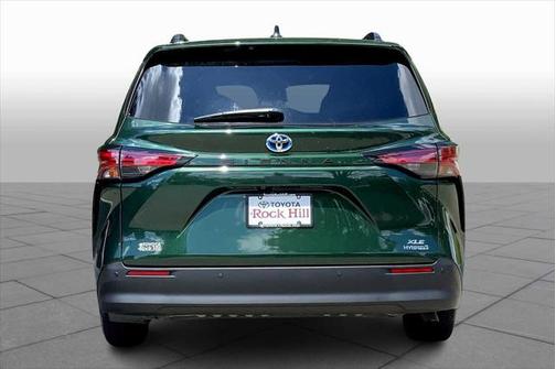 2021 Toyota Sienna XLE 8 Passenger