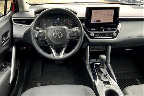 2024 Toyota Corolla Cross LE