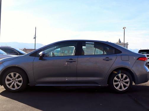 2022 Toyota Corolla LE