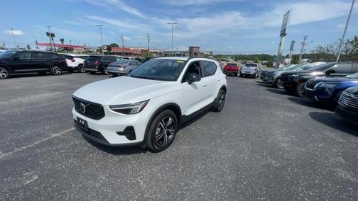 2024 Volvo XC40 Core Bright Theme