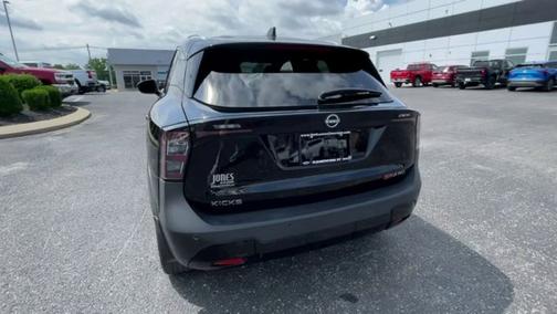 Super Black 2025 Nissan Kicks SR