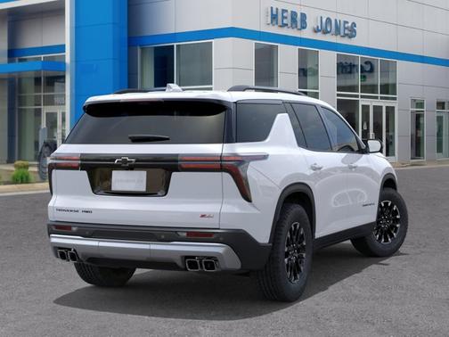Polar White Tricoat 2026 Chevrolet Traverse AWD Z71
