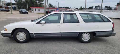 White 1991 Oldsmobile Custom Cruiser Base 4dr Wagon