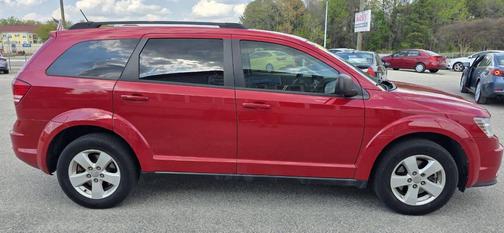 Red 2017 Dodge Journey SE
