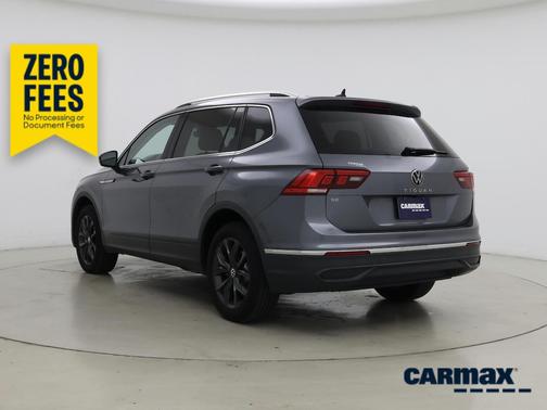 Gray 2024 Volkswagen Tiguan SE