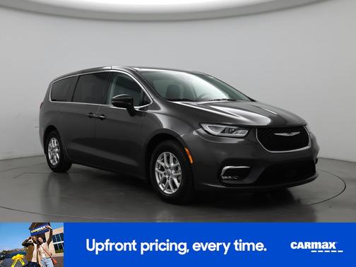 Gray 2023 Chrysler Pacifica Touring L