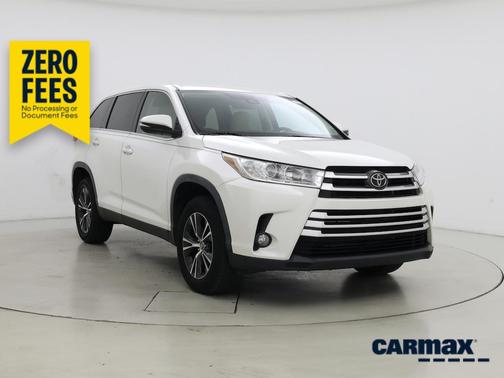 White 2019 Toyota Highlander LE Plus