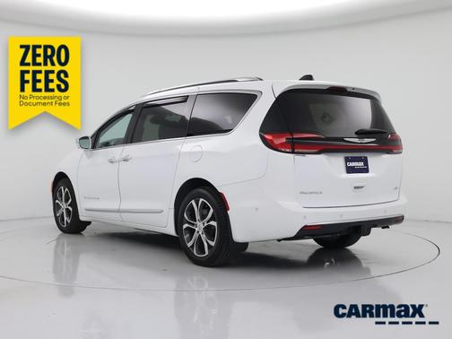 White 2024 Chrysler Pacifica Pinnacle