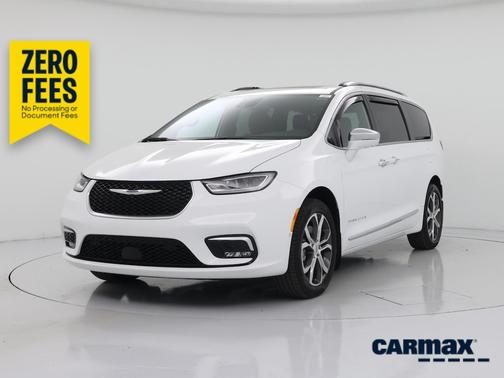 White 2024 Chrysler Pacifica Pinnacle