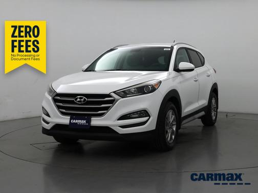 White 2017 Hyundai TUCSON SE