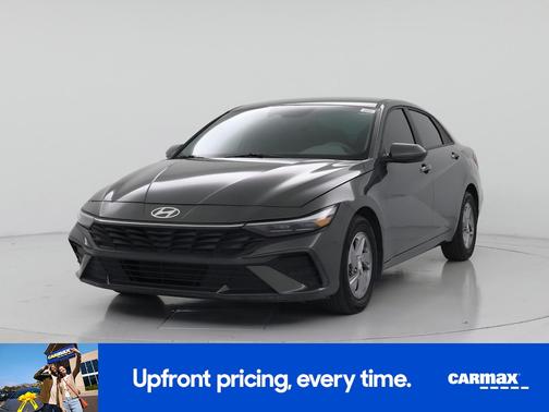 Gray 2024 Hyundai ELANTRA SE