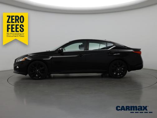 Black 2022 Nissan Altima SR