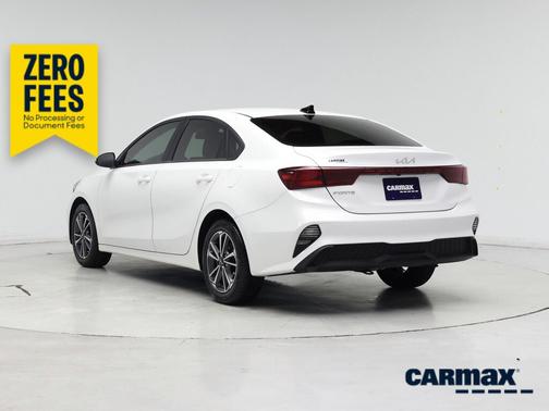 White 2023 Kia Forte LXS