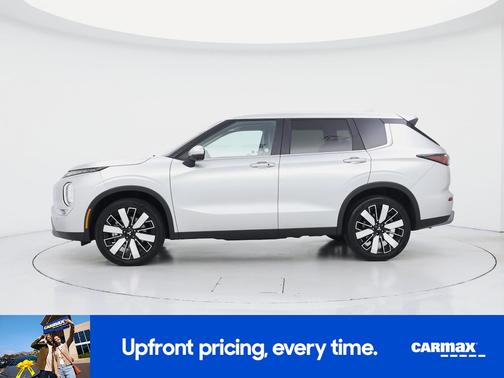 Silver 2025 Mitsubishi Outlander SE