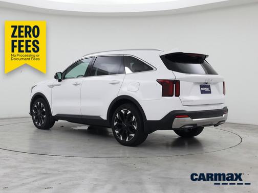 White 2025 Kia Sorento EX
