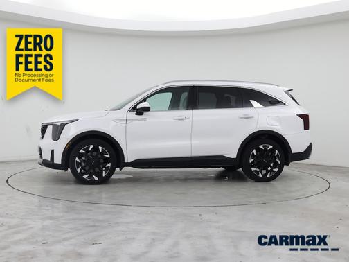White 2025 Kia Sorento EX