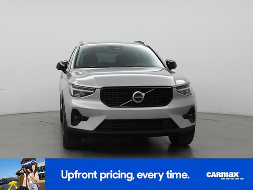 2025 Volvo XC40 B5 Plus Dark Theme