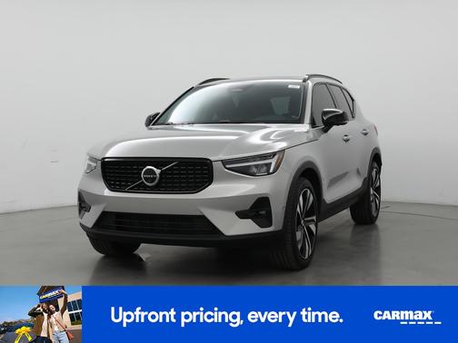 Gray 2025 Volvo XC40 B5 Plus Dark Theme