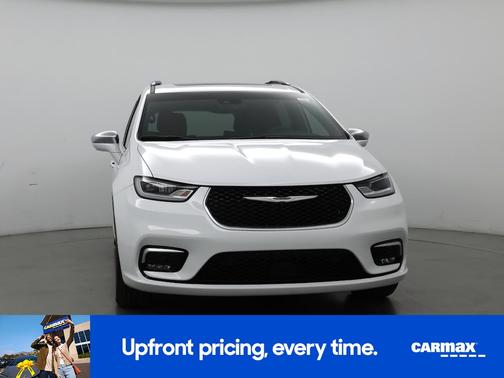 White 2024 Chrysler Pacifica Pinnacle