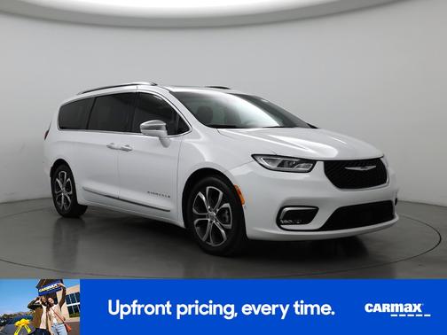 White 2024 Chrysler Pacifica Pinnacle