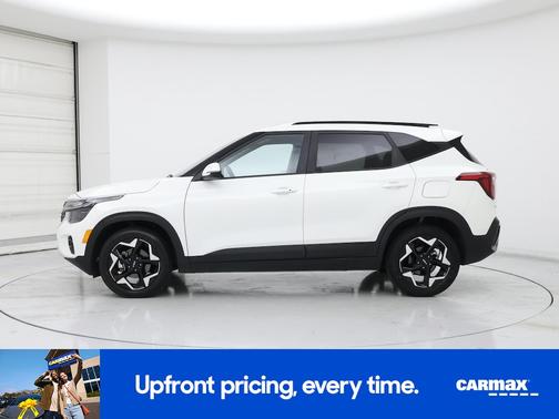 White 2025 Kia Seltos S
