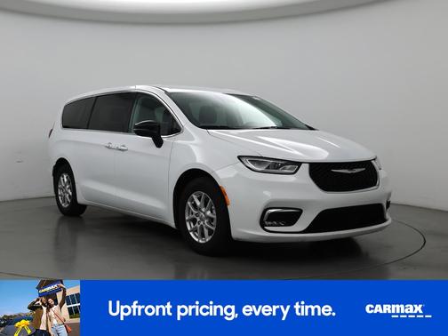 White 2023 Chrysler Pacifica Touring L