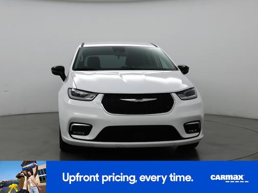 White 2023 Chrysler Pacifica Touring L
