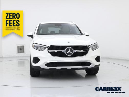 White 2024 Mercedes-Benz GLC 300