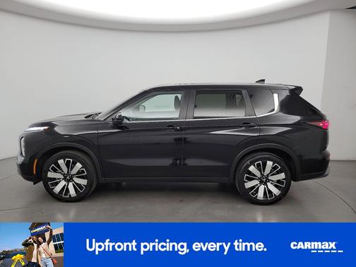 Black 2025 Mitsubishi Outlander SE