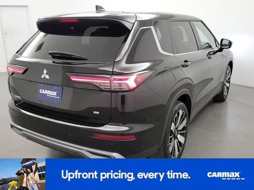 Black 2025 Mitsubishi Outlander SE