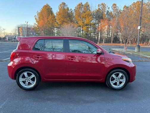 2013 Scion xD Hatchback 4D