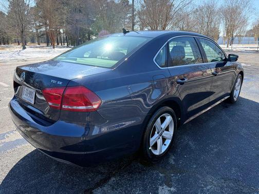 2013 Volkswagen Passat 2.0 TDI SE w/ Sunroof