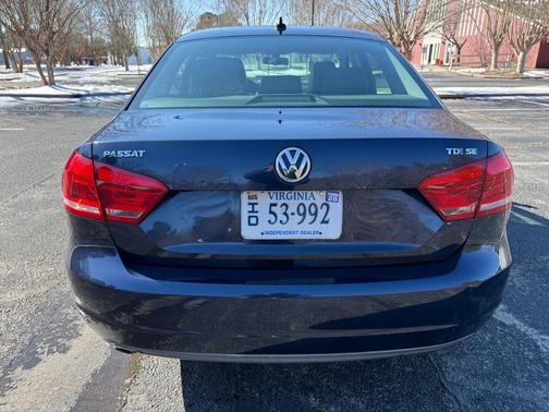 2013 Volkswagen Passat 2.0 TDI SE w/ Sunroof