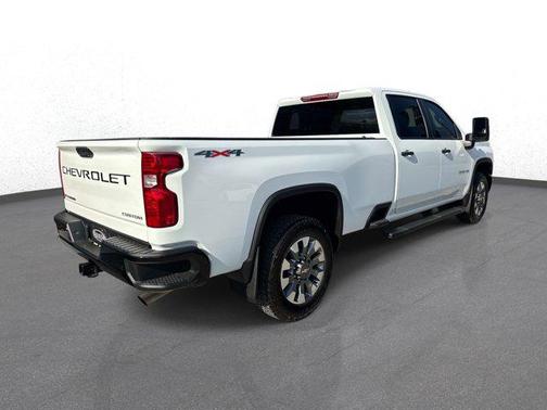 Summit White 2025 Chevrolet Silverado 2500 Custom