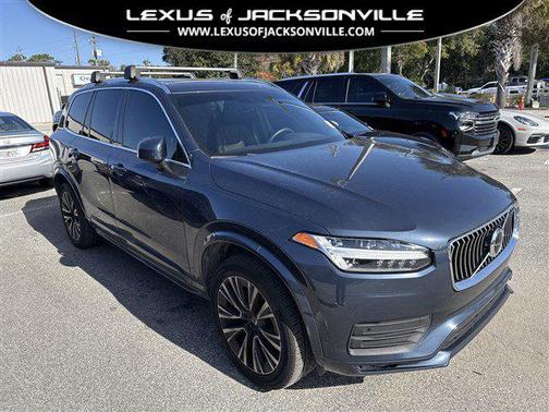 2022 Volvo XC90 T6 Momentum