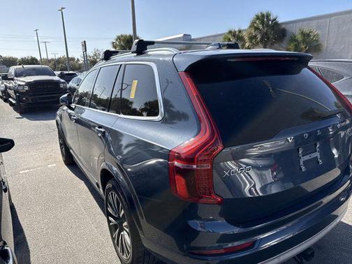 2022 Volvo XC90 T6 Momentum