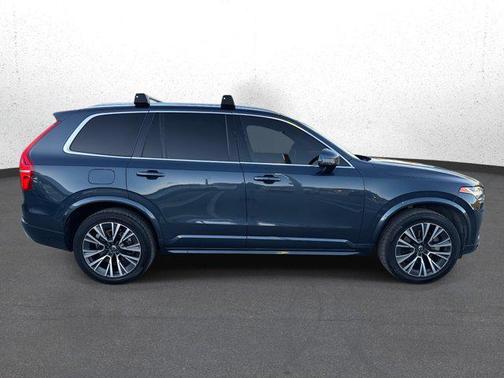 2022 Volvo XC90 T6 Momentum